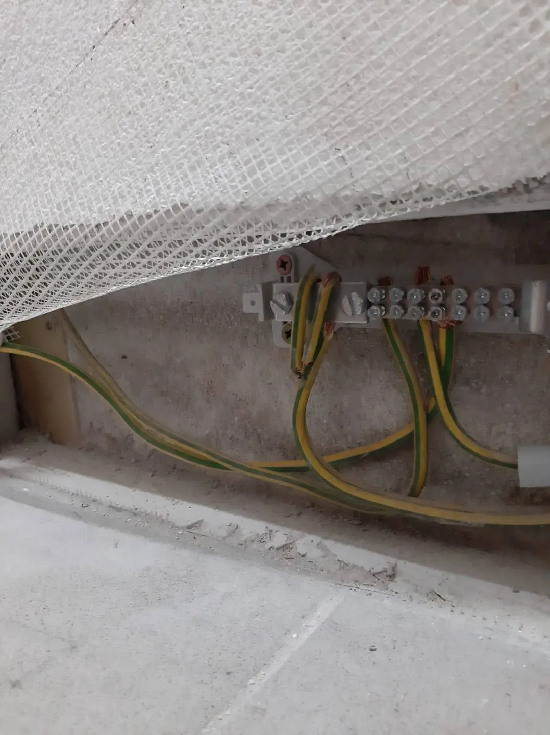 12.07.2023 - sorgfältiger Anschluss an eine Haupterdungsschiene