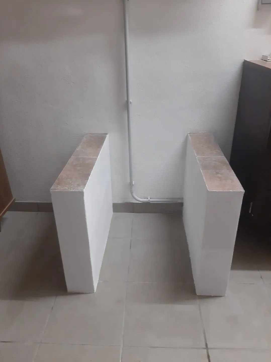 28.07.2023 - ein Sockel für die LiFePO4-Batterie  10kWh wurde gefunden um die Batteriekabellängen kurz zu halten