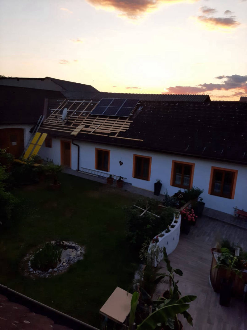 28.06.2023 - die ersten 3  PV-Module sind montiert