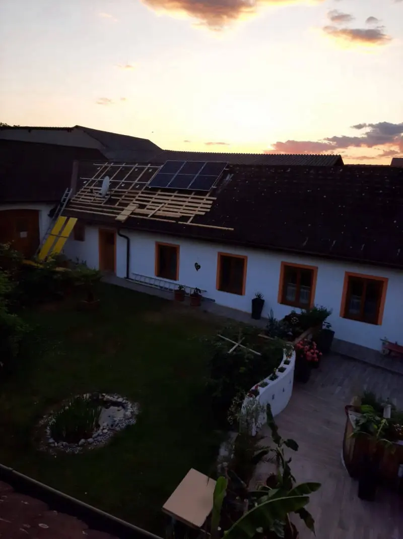 28.06.2023 - die ersten 3  PV-Module sind montiert