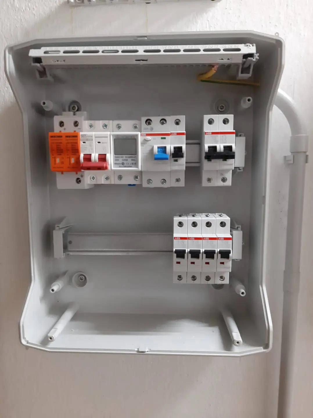 12.07.2023 - Selbstmontage Sicherungskasten und Wechselrichter beginnt